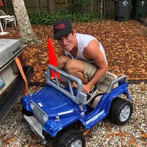 Meet your Posher, Maxwell